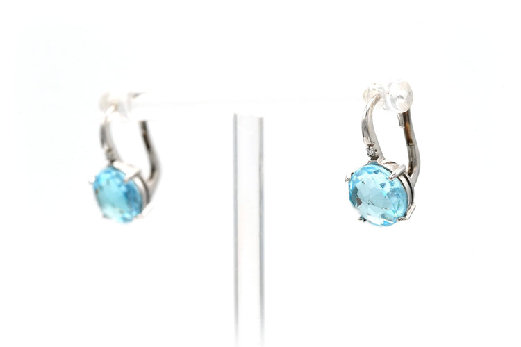Boucles d'oreilles Boucles d'oreilles contemporaines or blanc serties de topazes et de diamants 58 Facettes 22846