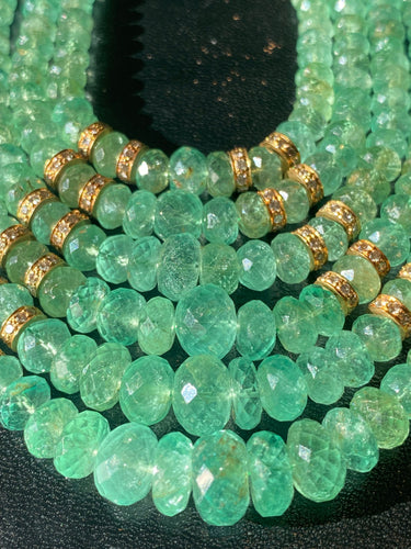 Colar de 6 voltas de pérolas de esmeraldas 380 quilates 