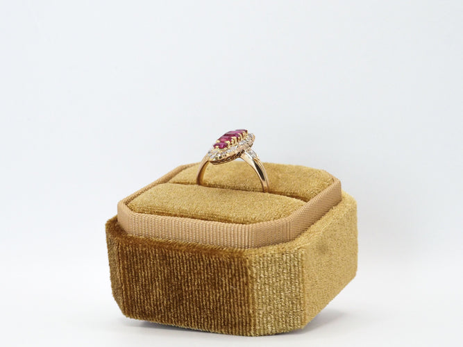 Bague 52 Bague Marquise or jaune, diamants, rubis 58 Facettes 4574