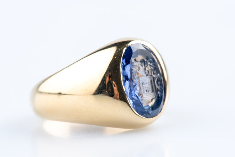 Bague 49.5 Cartier Paris – Chevalière armoriée (commande spéciale) – Or jaune 18 ct (750) – Saphir gravé en intaille – 13,10 g – 58 Facettes BGUCARTCC1428-10