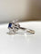 Bague 49 Bague en or blanc 18k ornée d'un saphir Birman non chauffé 58 Facettes