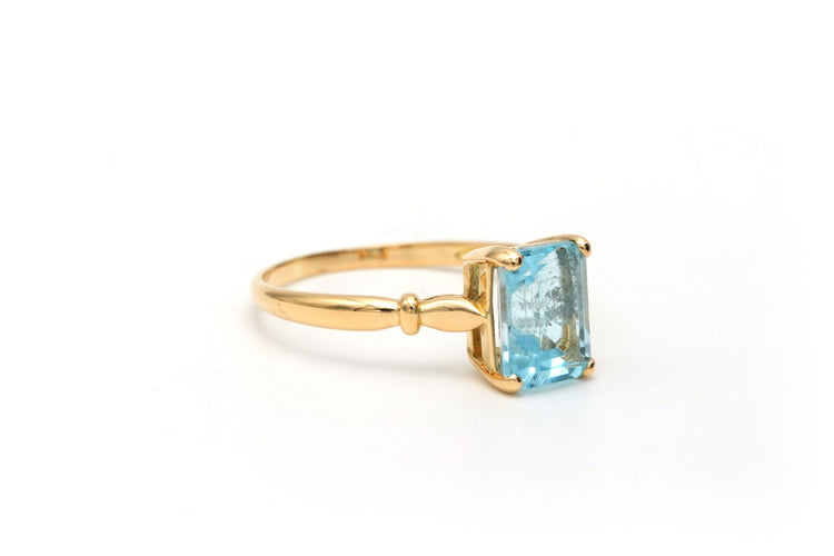 Bague 52 Bague contemporain en or jaune sertie d'une topaze 58 Facettes B566