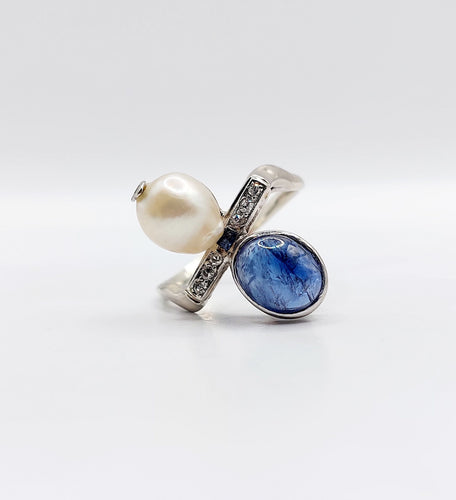 Bague 56 Bague Art Déco or blanc, saphir naturel, perle, diamants 58 Facettes A05893