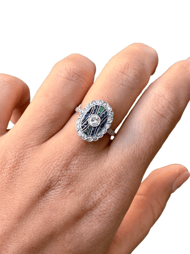 Bague 55 Bague de style Art déco en platine ornée de diamants, d'émeraudes et de saphirs 58 Facettes
