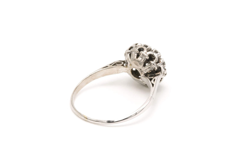 Bague 57 Bague art déco en or blanc sertie de diamants 58 Facettes B520