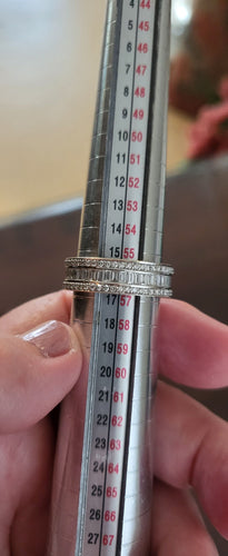 Bague 56 Alliance bague or blanc, diamants taille baguette et taille ronde 58 Facettes