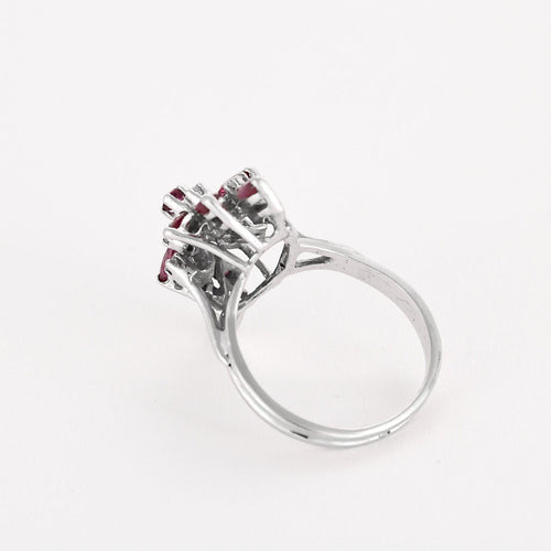 Bague 56 Bague vintage "panier" en or blanc, diamants et rubis. 58 Facettes