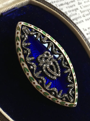 Broche Broche ancienne en forme de navette en or et argent 58 Facettes