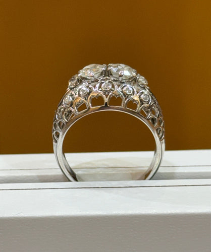 Beyaz altın ve pırlantalı eski oyma yüzük 