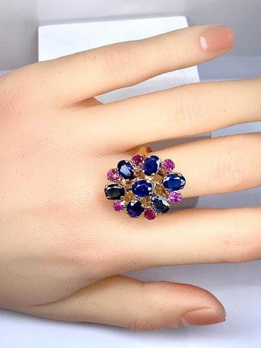 54 Importante bague or jaune, 7 saphirs et 6 rubis 58 Facettes AB454