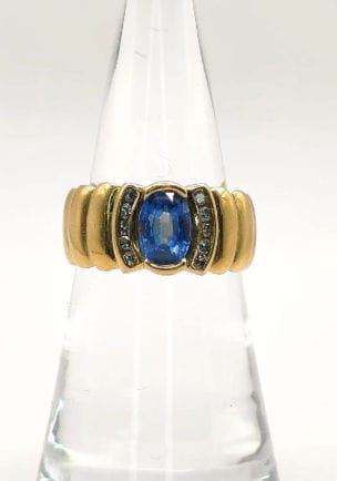 Bague 51 Bague Godronnée vintage or jaune sertie d'un saphir de Ceylan 58 Facettes