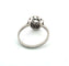 Bague 58 Bague en platine avec diamant central et diamants environnants 58 Facettes