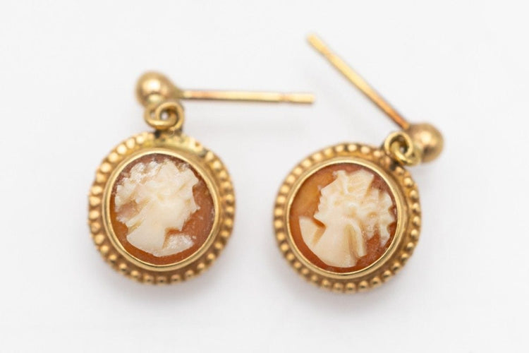 Conjunto de joias antiga em ouro, anel e brincos com Camafeu, Suécia. 