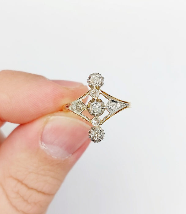 Bague 53.5 Bague marquise or et platine, diamant taille ancienne, diamants taille rose (circa 1900) 58 Facettes A04440