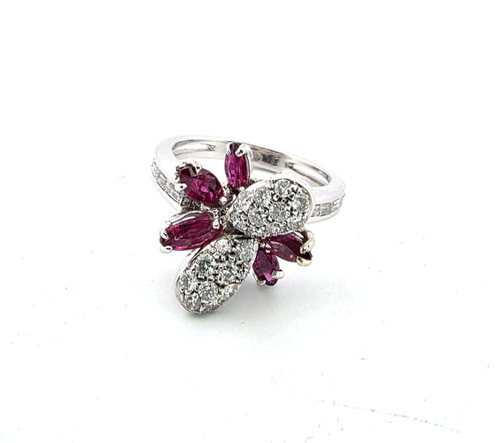 Bague 51 Bague en or blanc avec rubis et diamants 58 Facettes