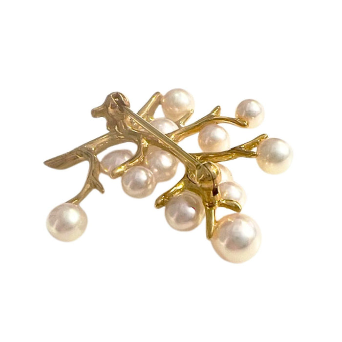 Goldbrosche mit Perlen