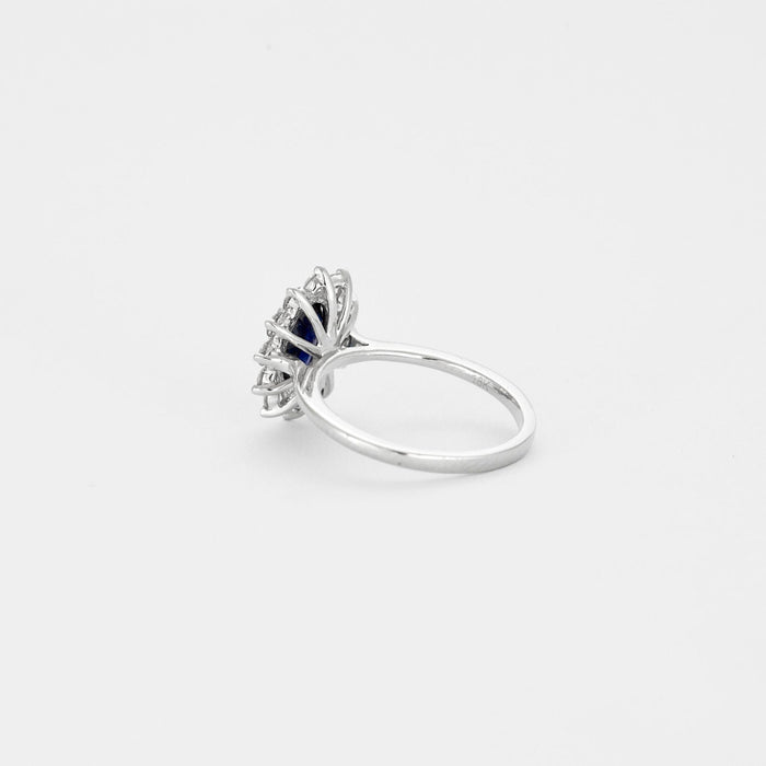Witgouden ring met saffier en diamant