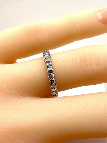 Bague 50 Alliance en or blanc sertie de 16 diamants 58 Facettes AB583