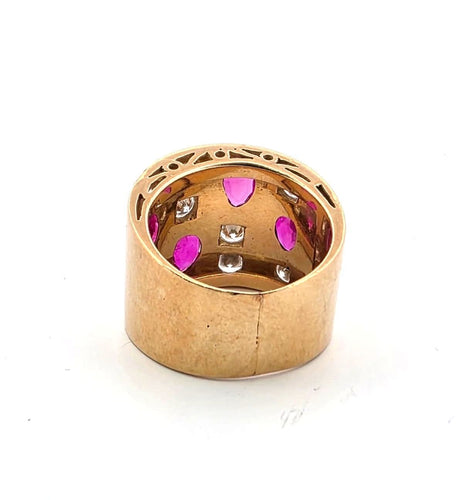 Bague 48 Bague en or jaune 18 kt avec rubis et diamants 58 Facettes