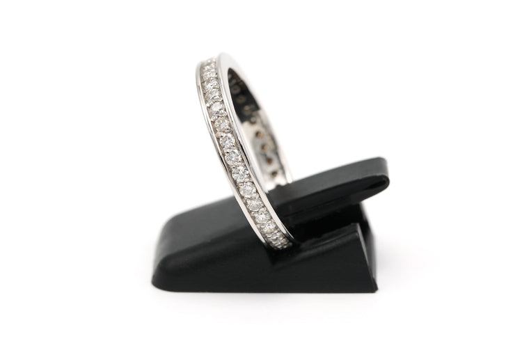 Bague 55 Alliance américaine contemporaine en or blanc sertie de diamants 58 Facettes 22185