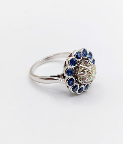 Bague 51.5 Bague marguerite Art Déco or blanc, diamant taille ancienne 0,65 carat et saphirs 58 Facettes A06329