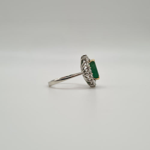 Bague 53.5 Bague or blanc, émeraude et diamants 58 Facettes