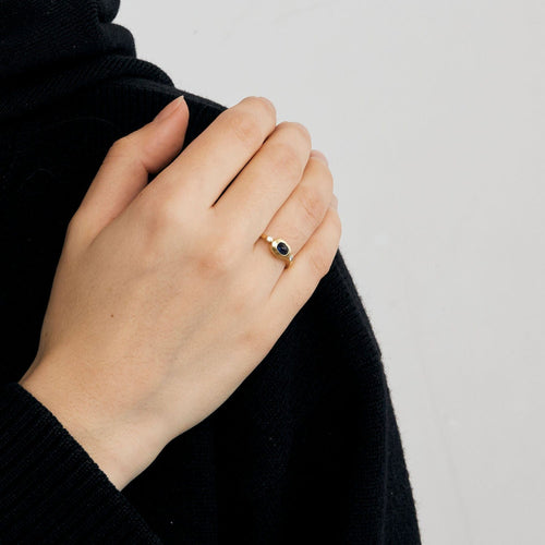 Bague 56 Bague jonc en or jaune, saphir et diamants 58 Facettes SPEV 13