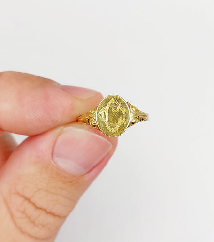 Bague chevalière Art Déco or jaune monogrammée CC (circa 1950) 58 Facettes A05980