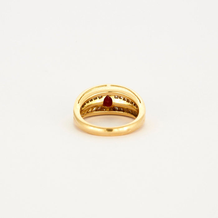 La Protégée-Ring aus Gelbgold und Rubin