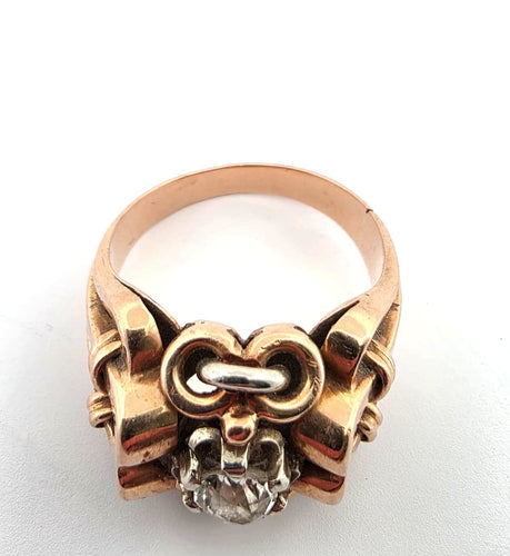 Keltakultainen sormus, jossa timantti 