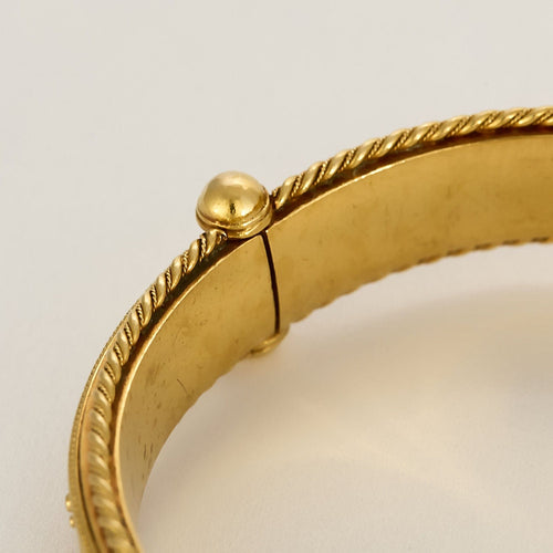 Bracelet Bracelet jonc en or jaune à motif de fleurs 58 Facettes NAR0688