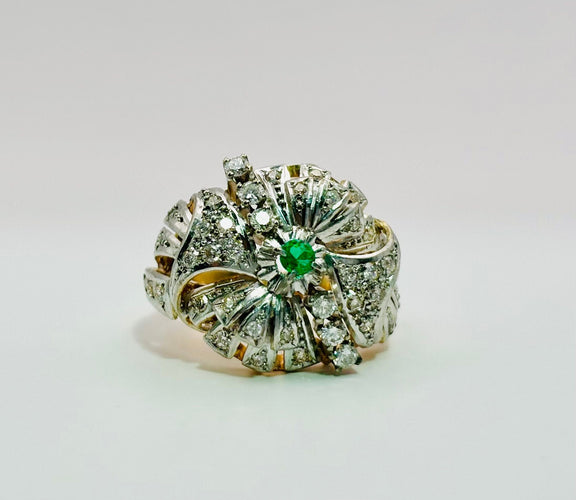 Bague Bague en or avec diamants et une émeraude 58 Facettes 50288