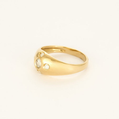 Yellow gold ring with diamonds 