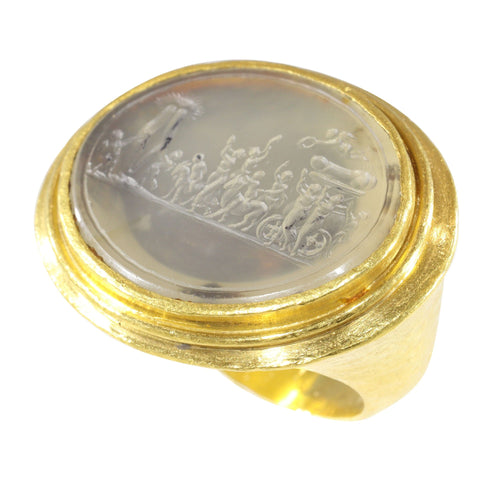 Bague 56 Classicisme satirique d'une bague en or du XVIIIe siècle : Le Triomphe de Priape 58 Facettes 19087-0061