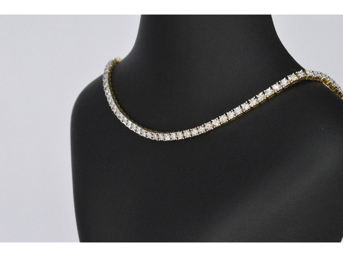 Yellow gold necklace with 3.50 carats diamonds 