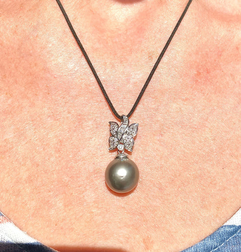 Pendentif Pendentif en or blanc, perle de Tahiti et diamants 58 Facettes AB606