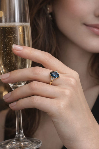 Bague 55 Bague en or jaune avec saphir bleu de Ceylan et diamants 58 Facettes 50364