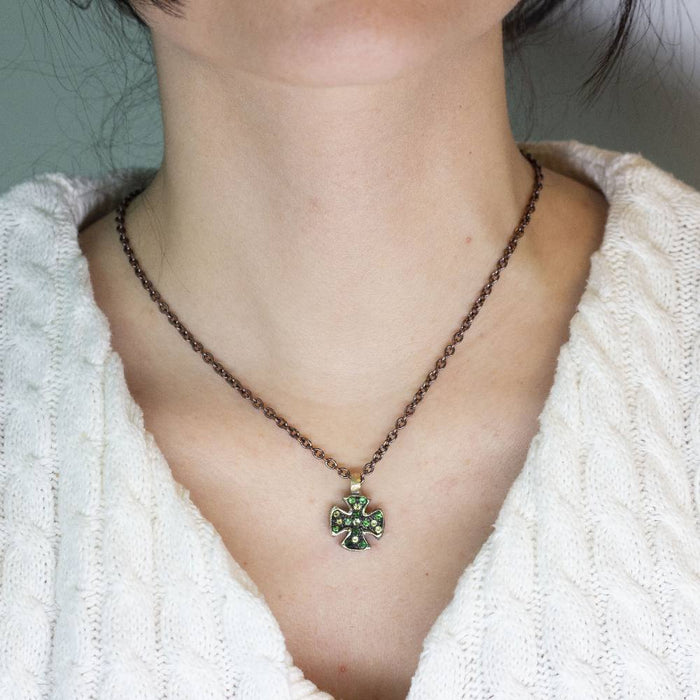 Collana con croce tsavoritas