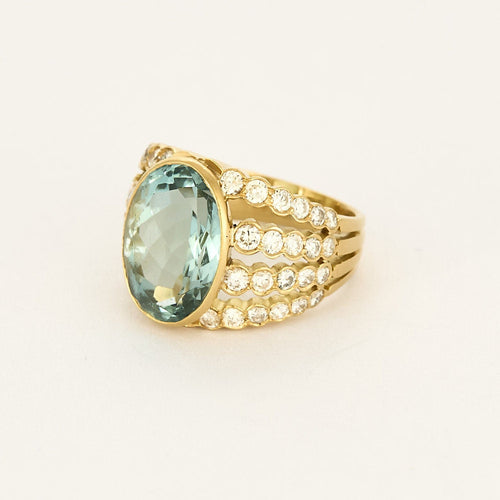 Bague 46 Bague vintage en or jaune diamants et aigue marine. 58 Facettes