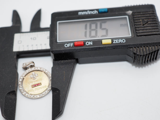 Pendentif Médaille Augis or diamants 58 Facettes