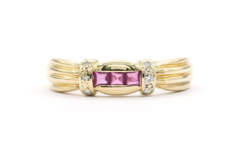 Bague 53 Bague contemporaine en or jaune sertie de rubis et de diamants 58 Facettes 21649