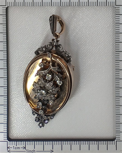 Pendentif Polyvalence victorienne : une broche-pendentif en diamant de 1850 58 Facettes 22112-0187