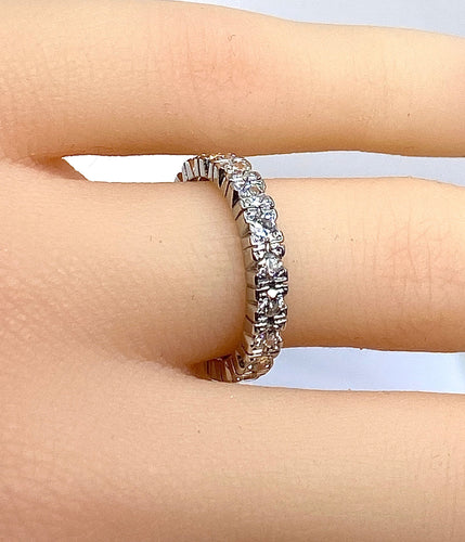 Bague 49 Alliance en platine sertie de 19 diamants 58 Facettes AB589