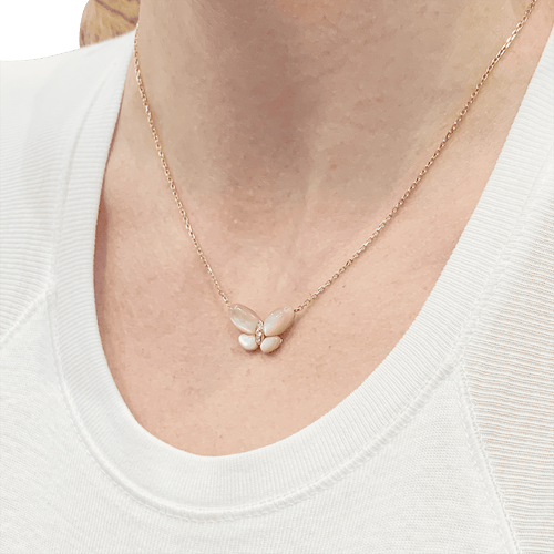 Collier Collier pendentif papillon en or rose, nacre et diamants 58 Facettes 34390