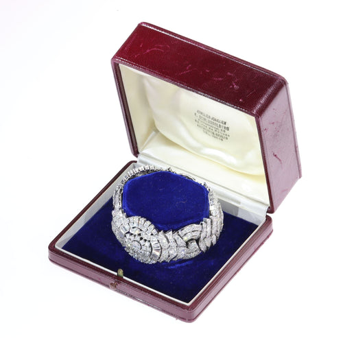 Bracelet Bracelet architectural des années cinquante, serti de diamants et au design sculptural audacieux 58 Facettes 25325-0281
