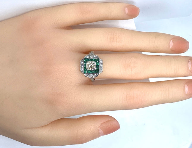 Art Deco cushion ring in platinum and diamonds, emeralds 