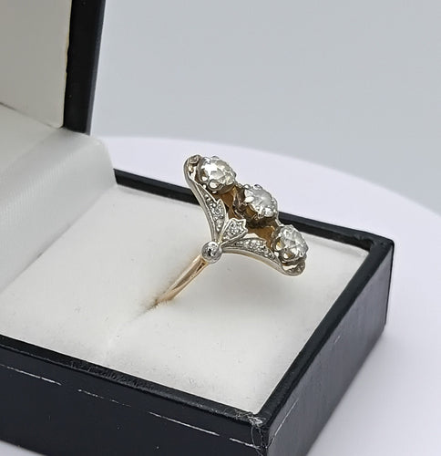 古董黄金戒指和铂金镶嵌钻石 