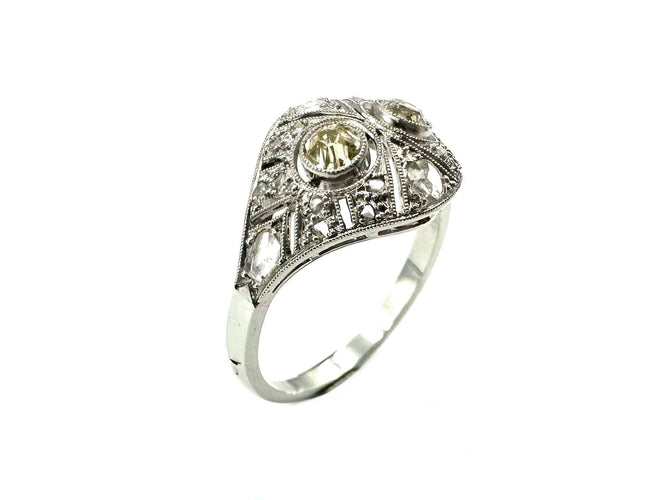 Bague 55 Bague Art-Déco Dôme en or et platine ornée de diamants 58 Facettes
