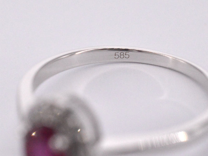 Bague 54 Bague entourage en or blanc avec diamants et rubis 58 Facettes 2011