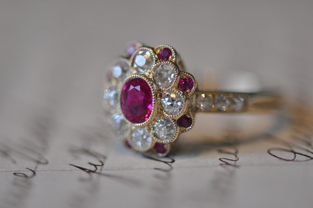 Bague 54 Bague or jaune rubis et diamants 58 Facettes